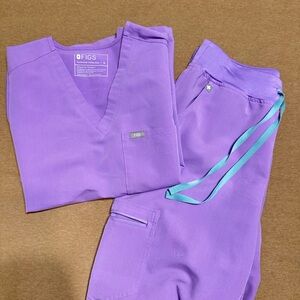 Figs Women's Vivid Purple Scrub Set